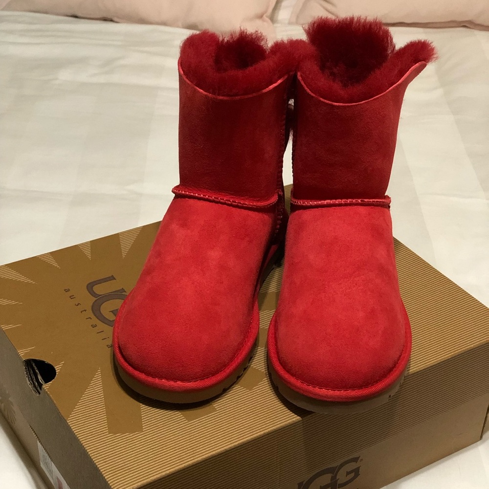 UGGS • Women’s Mini Bailey Size 5 (USA)